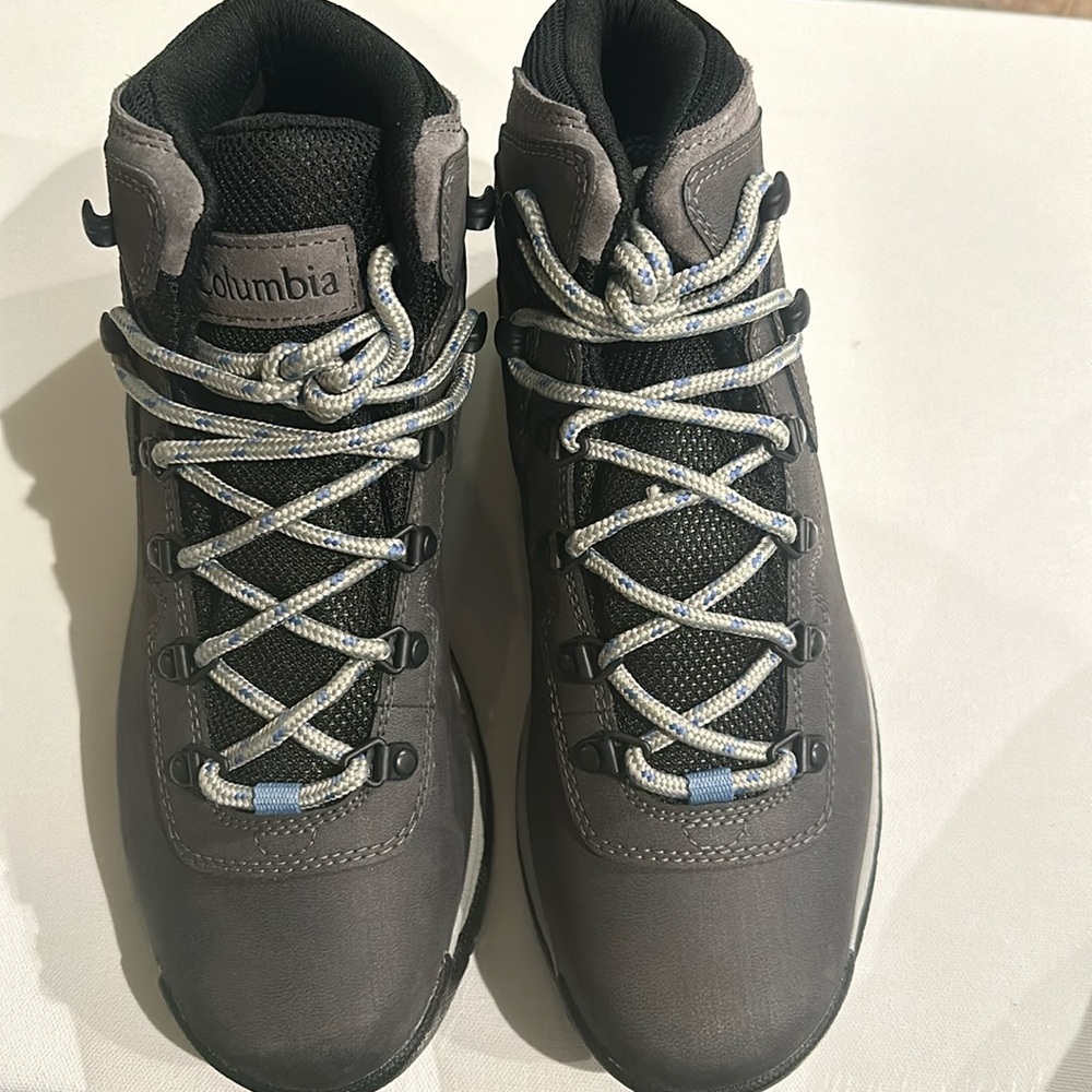 Columbia Waterproof Breathable Lace up Hiking Boots. Great for all seaso…